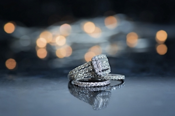 Engagement Rings vs Wedding bands: Top Differences to Know